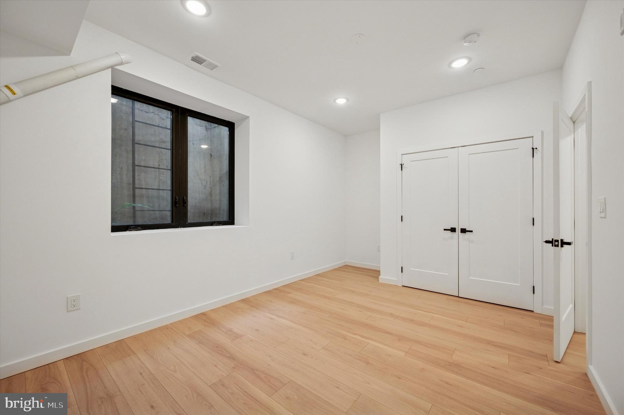 871 N 20TH STREET 1