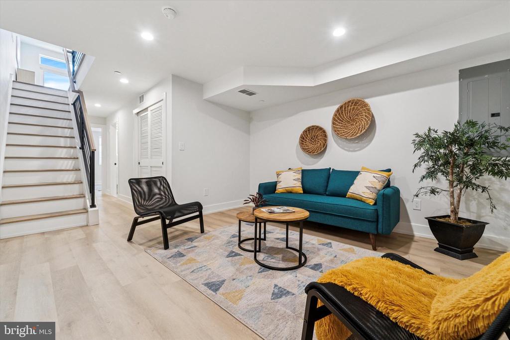 2427 CORAL STREET