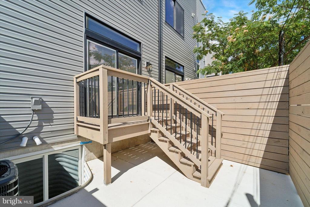 2427 CORAL STREET