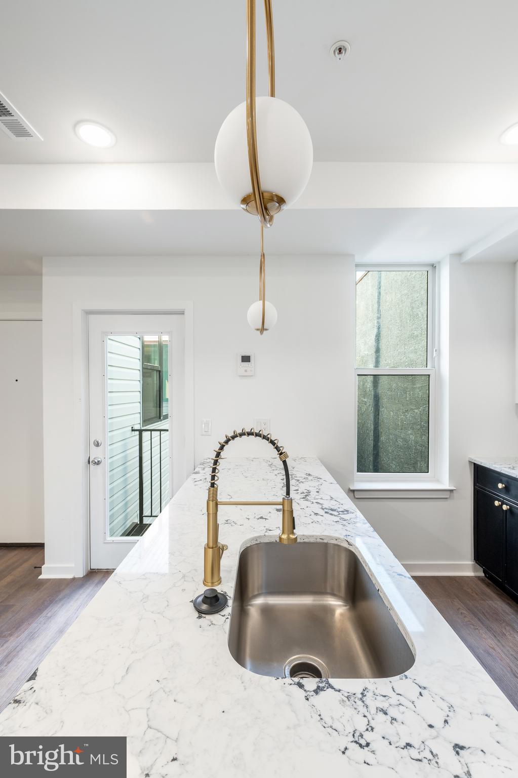 608 S AMERICAN STREET 6