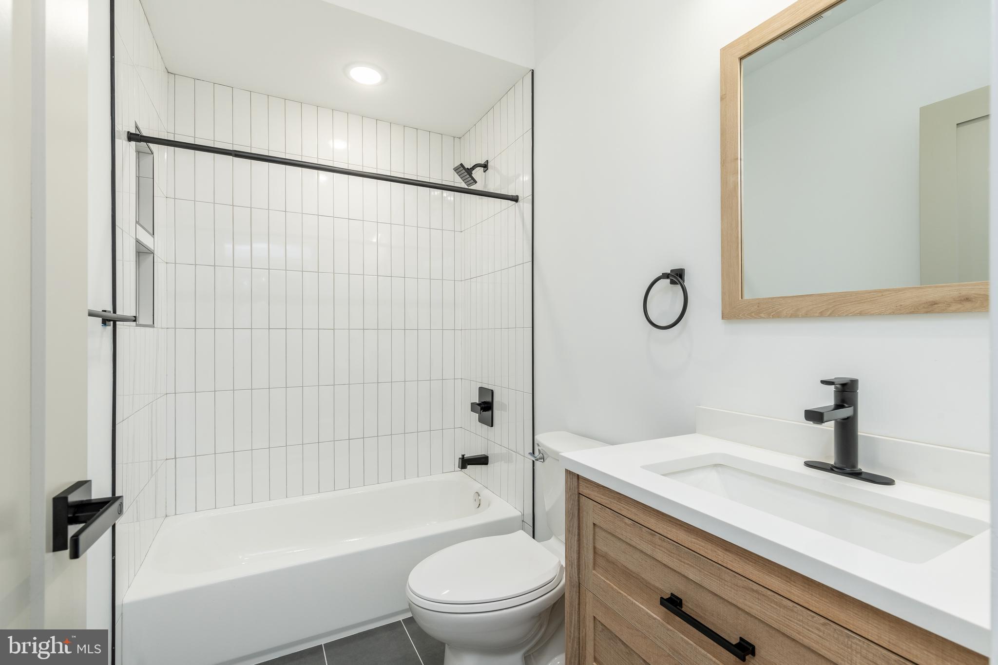 608 S AMERICAN STREET 6