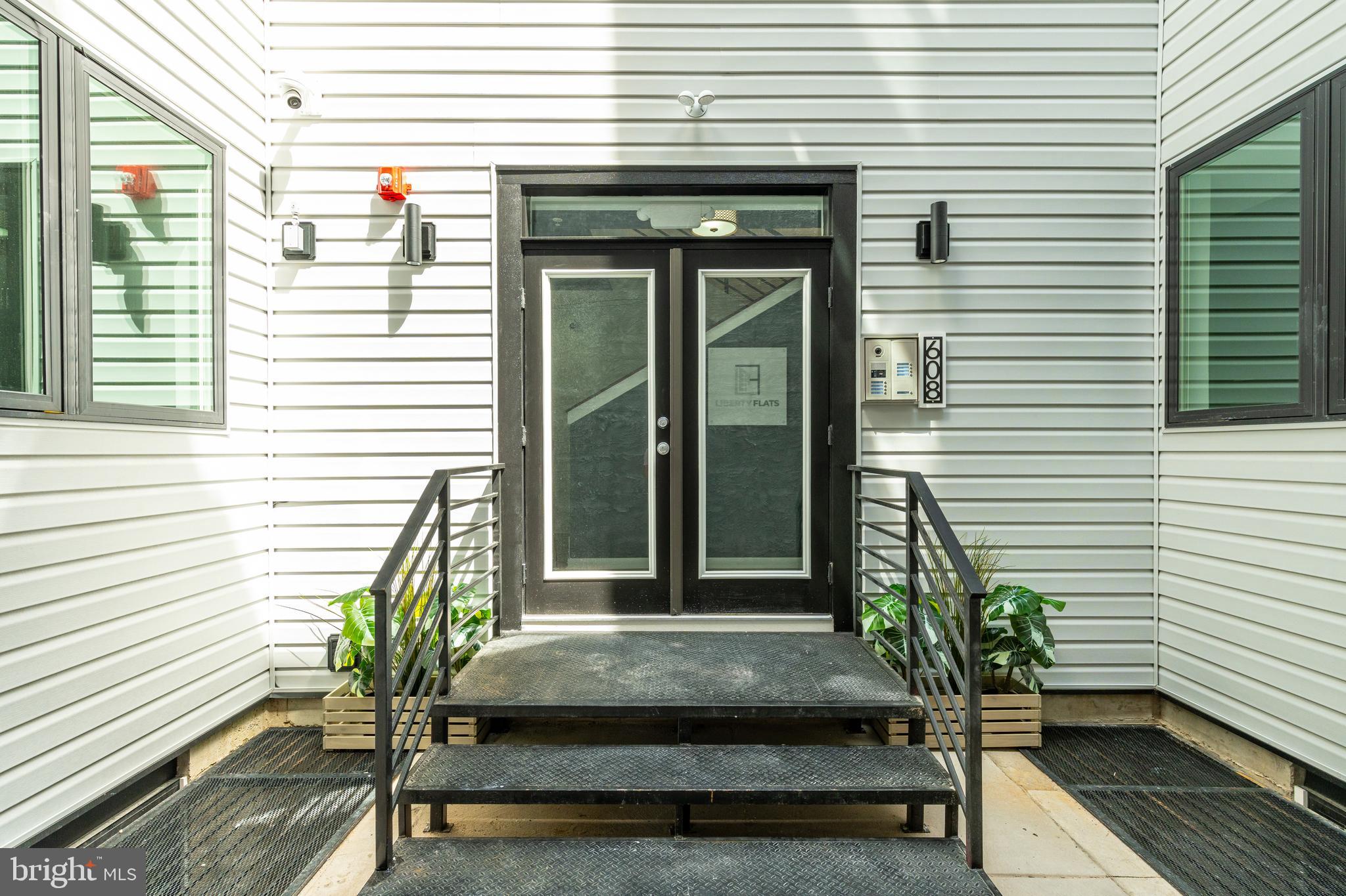 608 S AMERICAN STREET 6