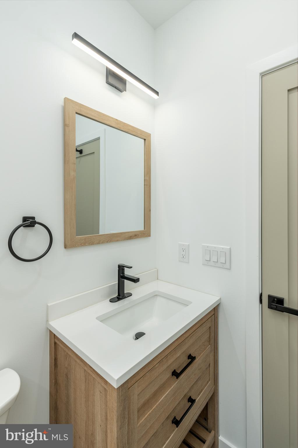 608 S AMERICAN STREET 6