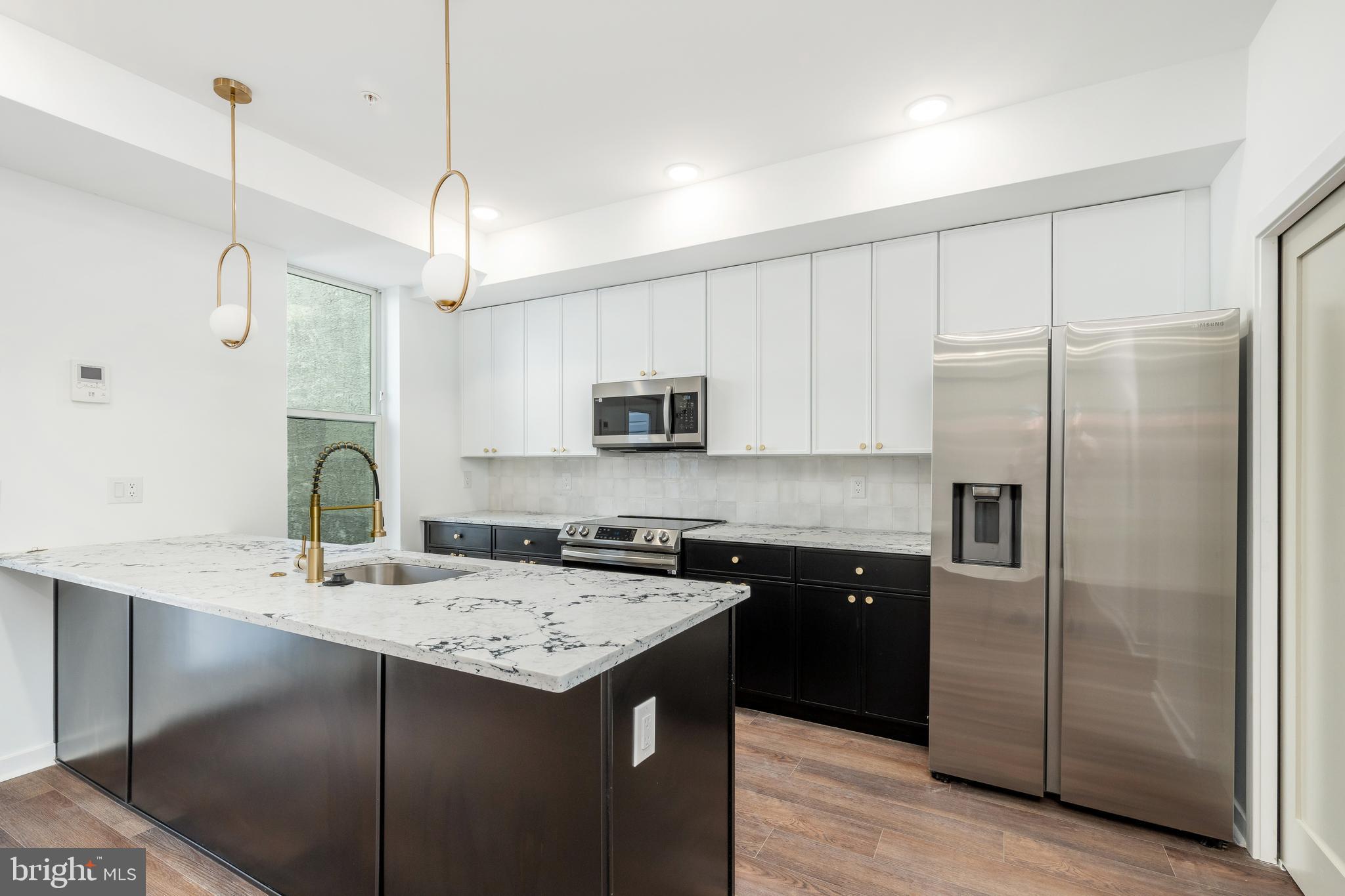 608 S AMERICAN STREET 6