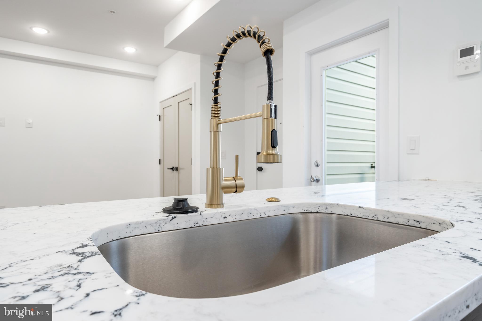 608 S AMERICAN STREET 6