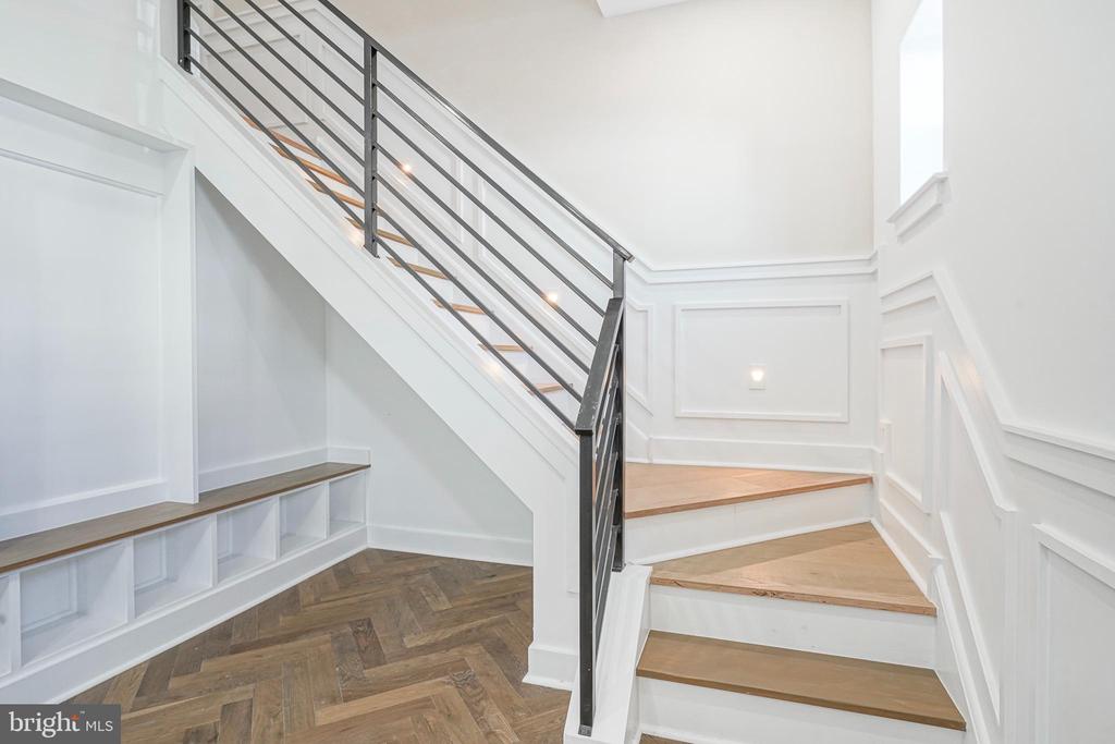 2300 S 6TH STREET