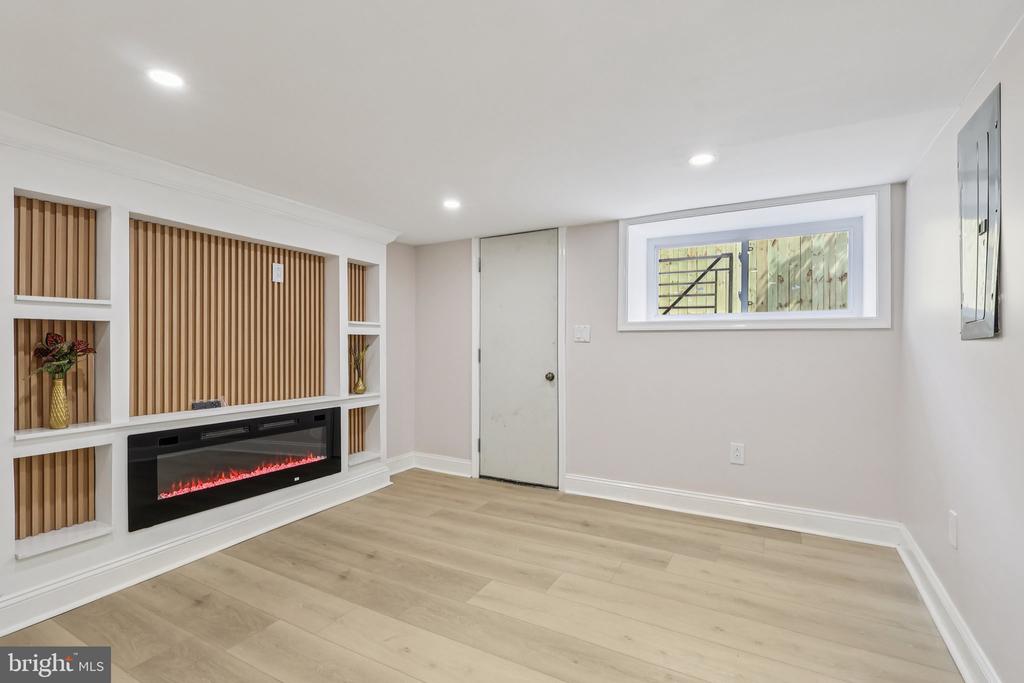 1953 S ITHAN STREET