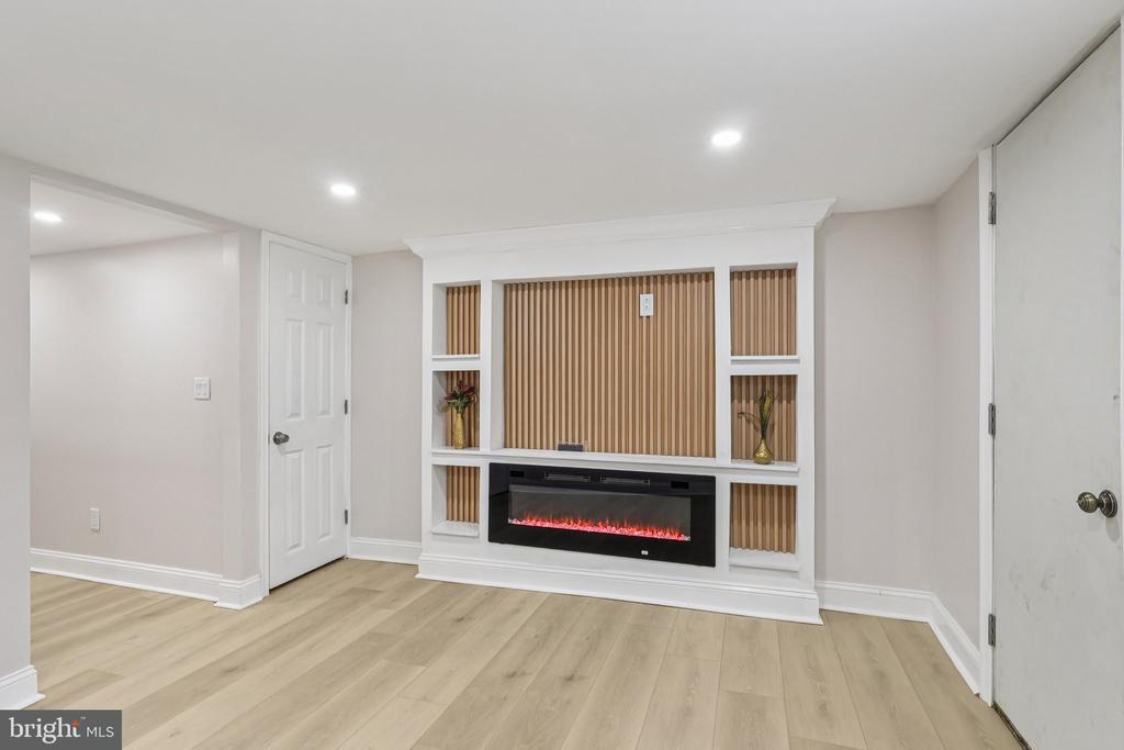 1953 S ITHAN STREET