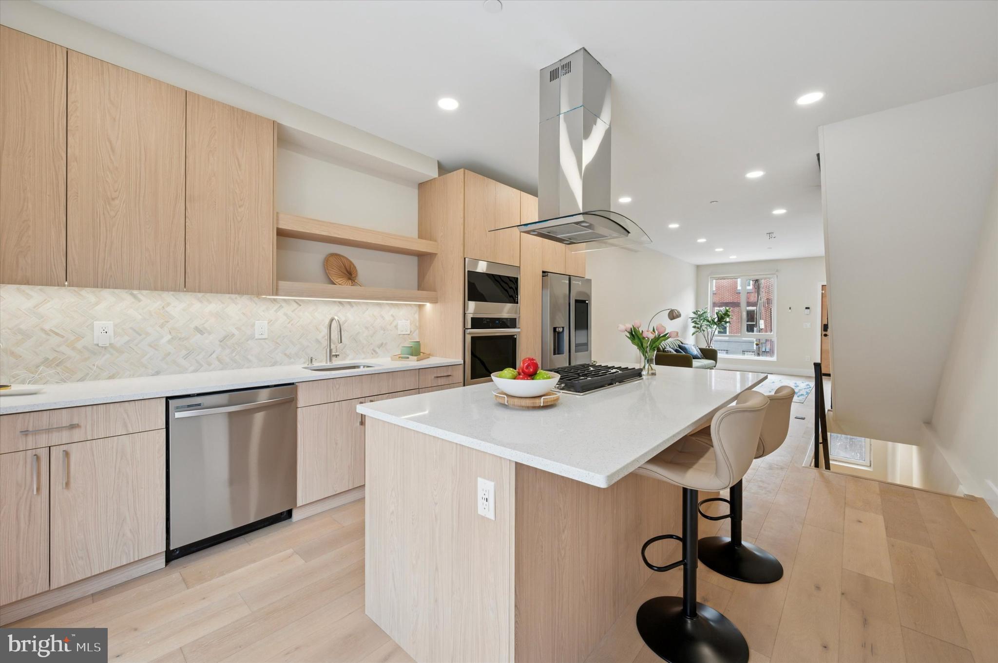 2439 E HUNTINGDON STREET