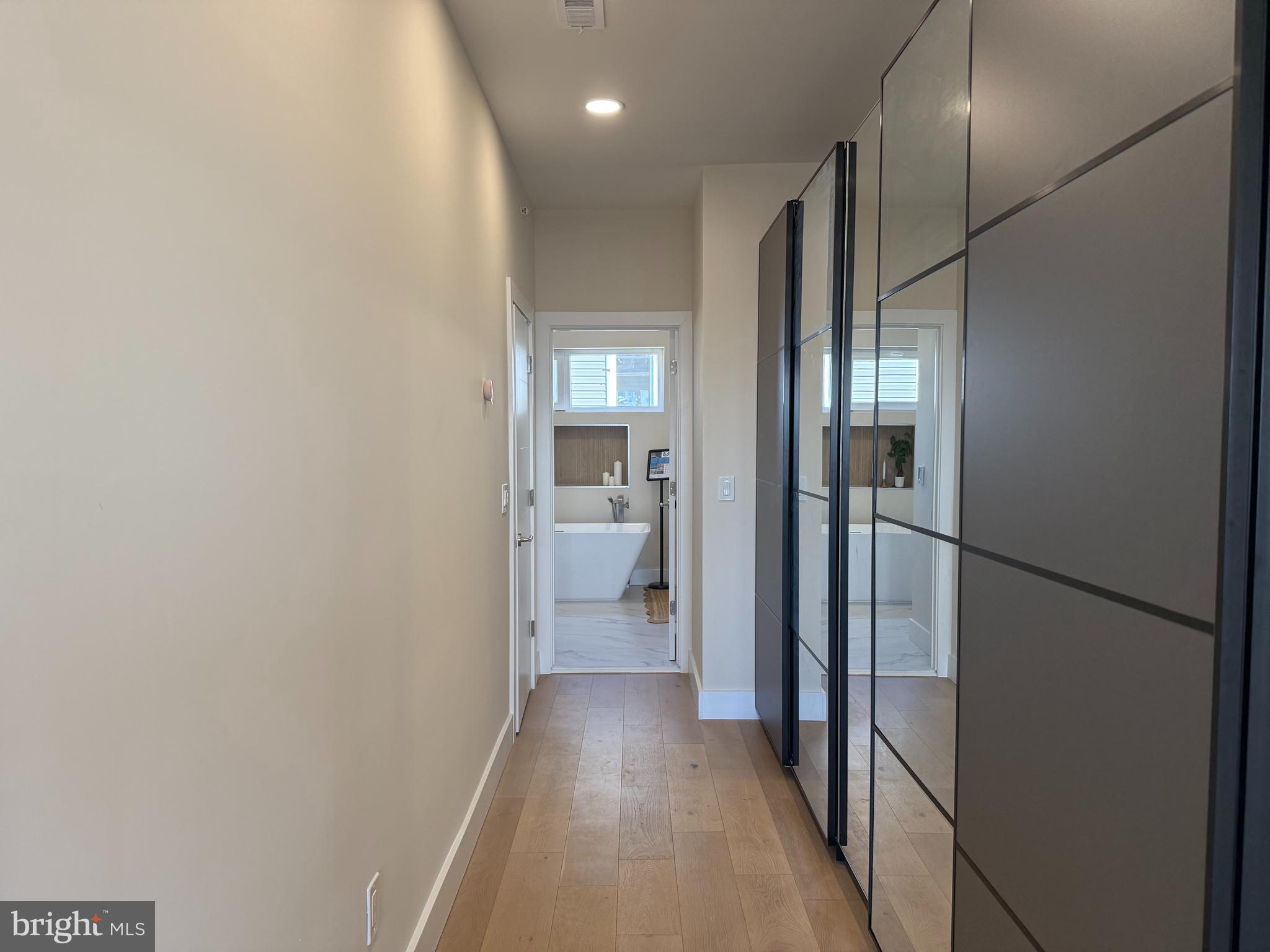 2439 E HUNTINGDON STREET