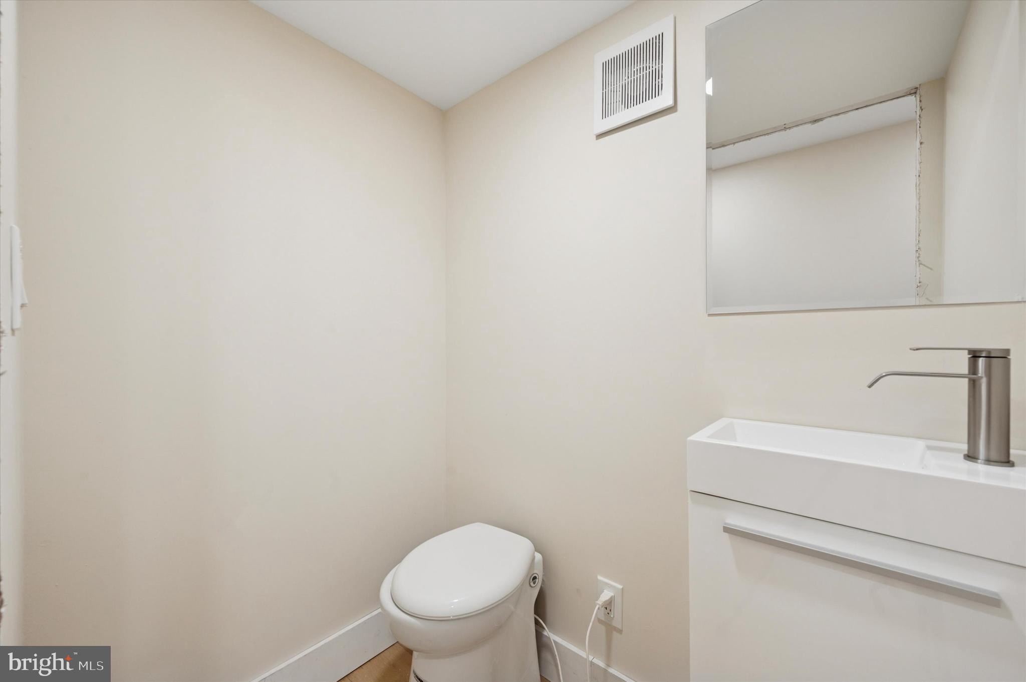 2439 E HUNTINGDON STREET