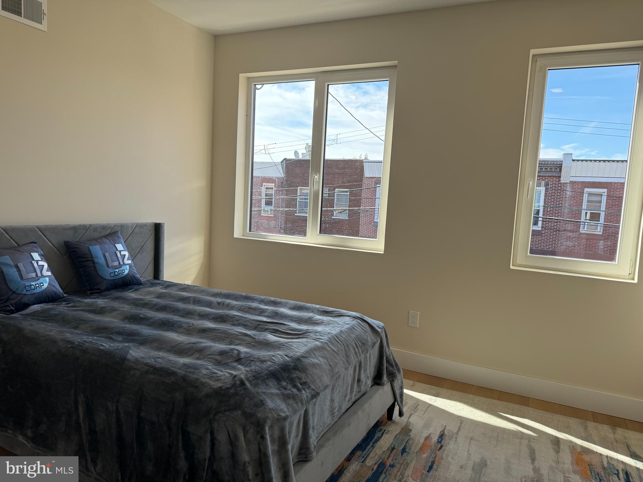 2439 E HUNTINGDON STREET