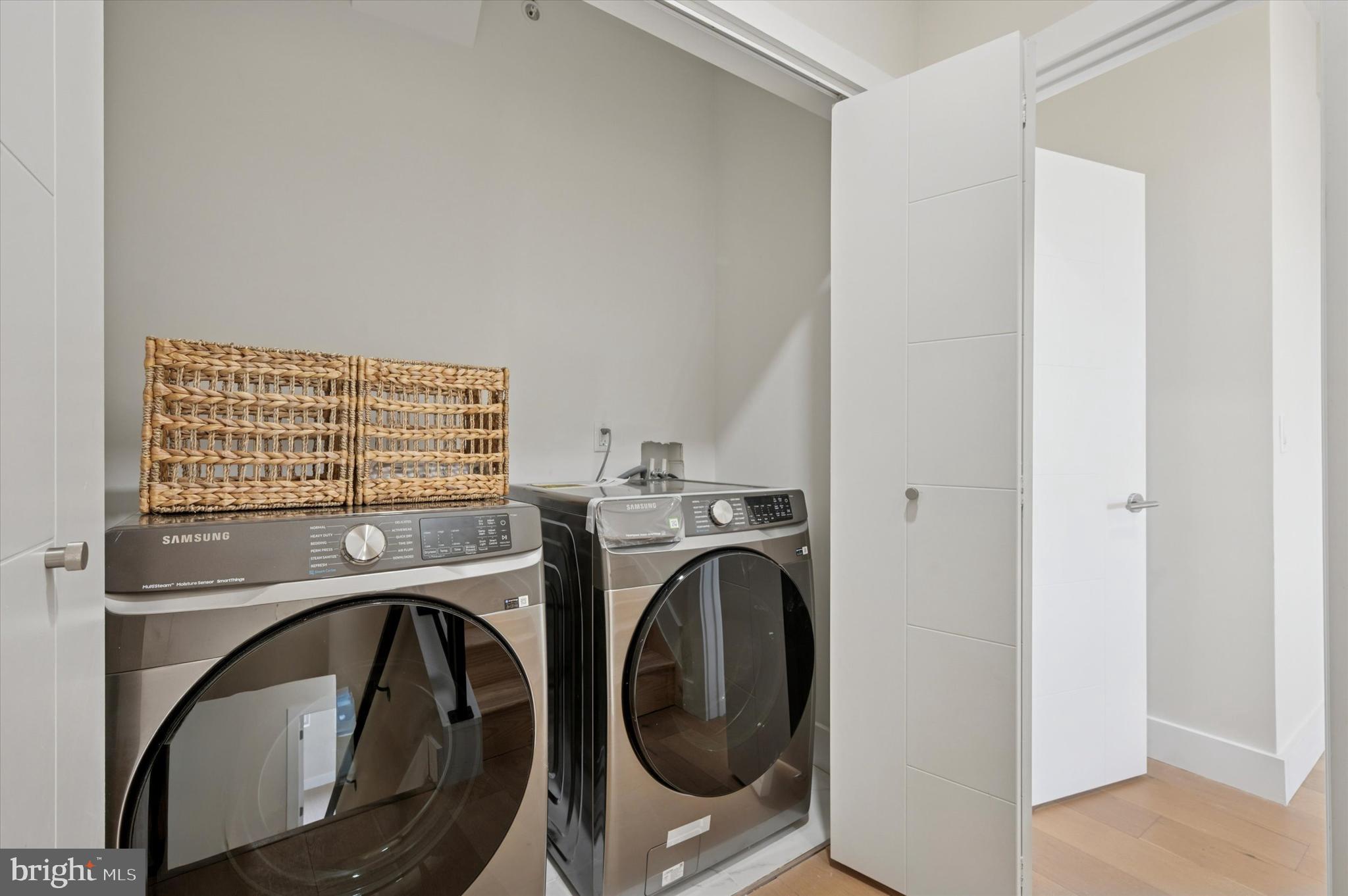 2439 E HUNTINGDON STREET