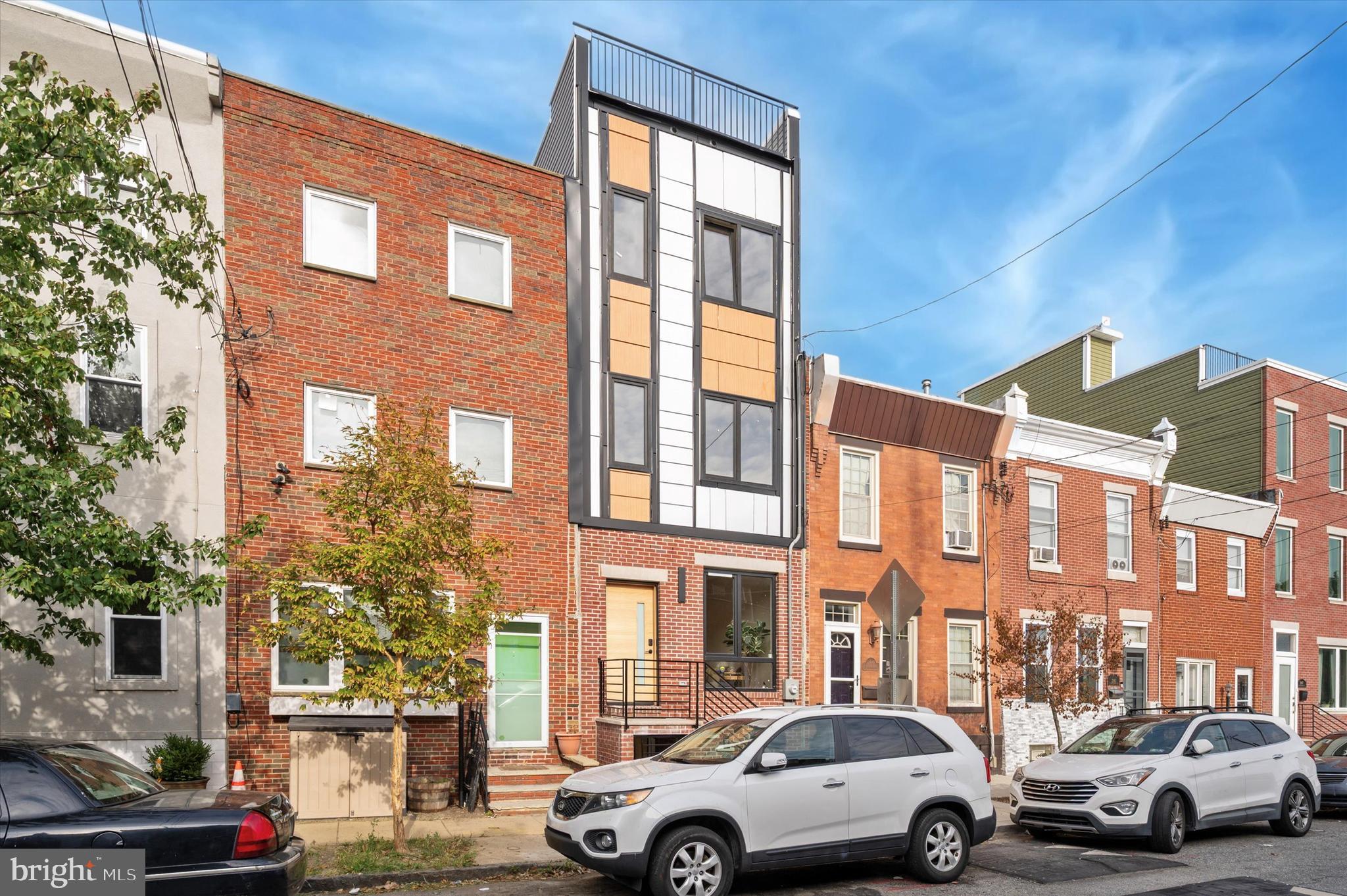 2439 E HUNTINGDON STREET