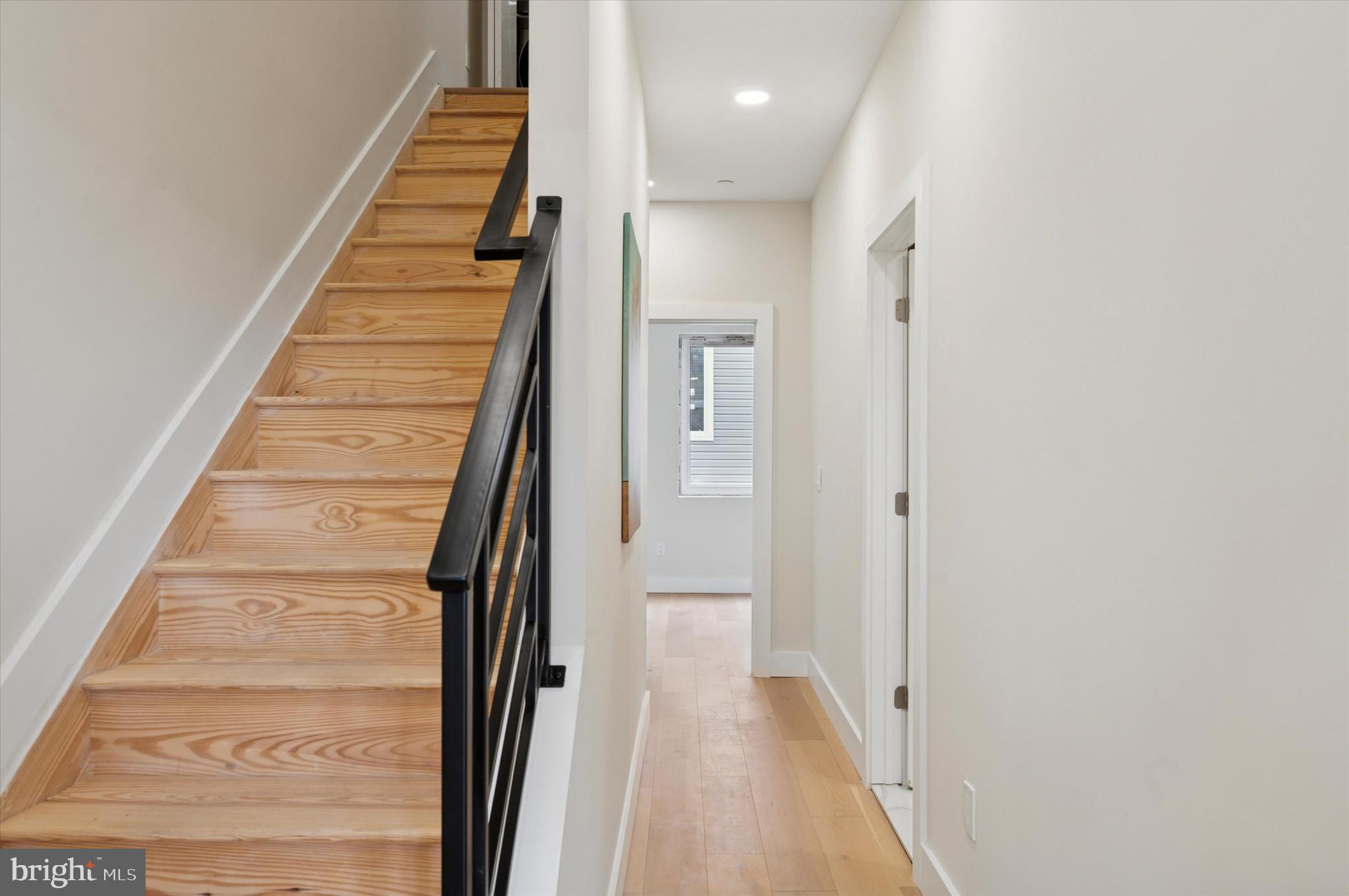 2439 E HUNTINGDON STREET