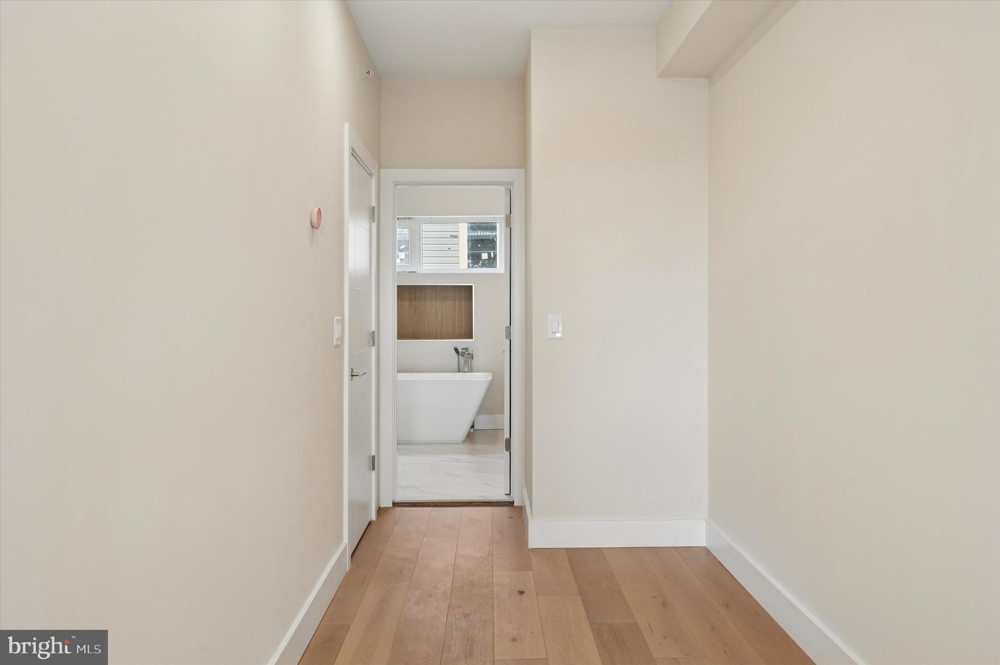 2439 E HUNTINGDON STREET