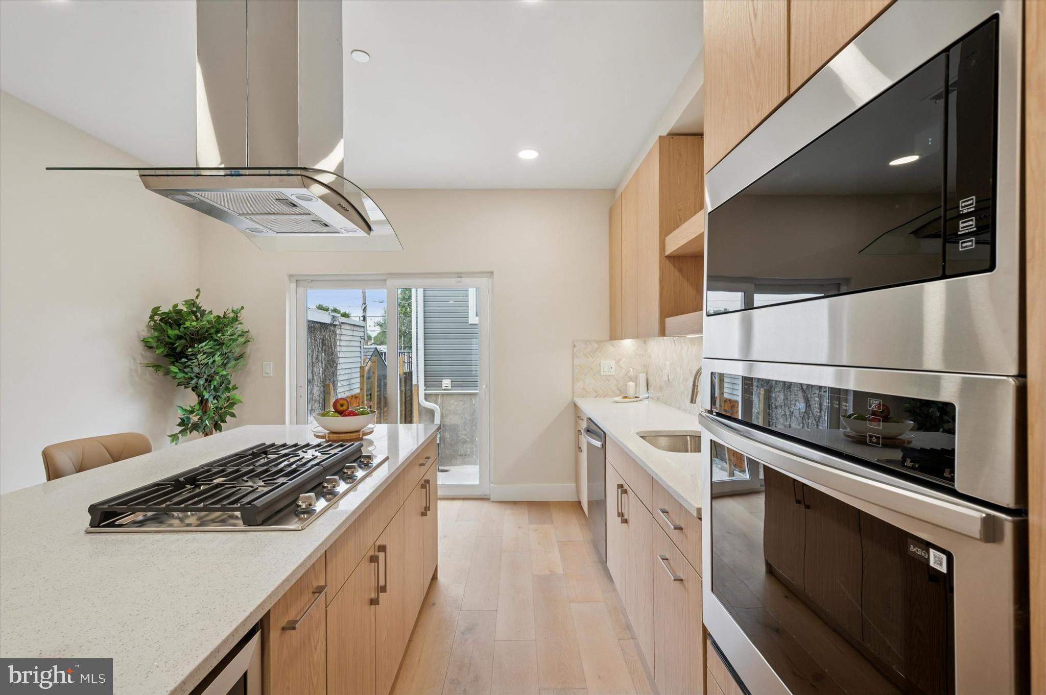 2439 E HUNTINGDON STREET