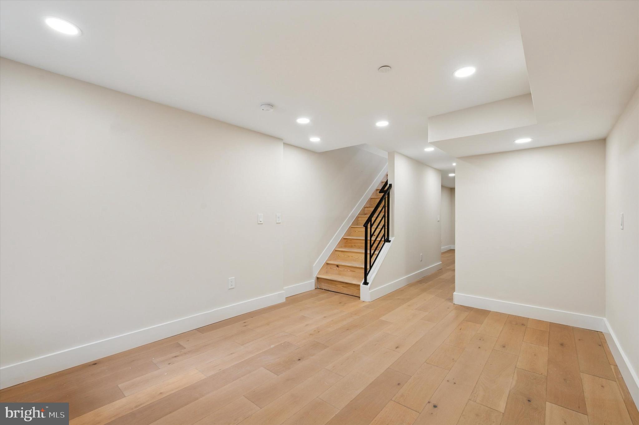 2439 E HUNTINGDON STREET