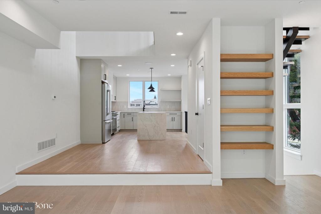602 BRENNA WALK