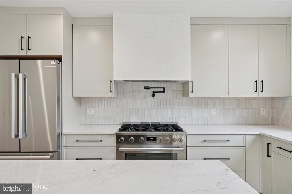 602 BRENNA WALK