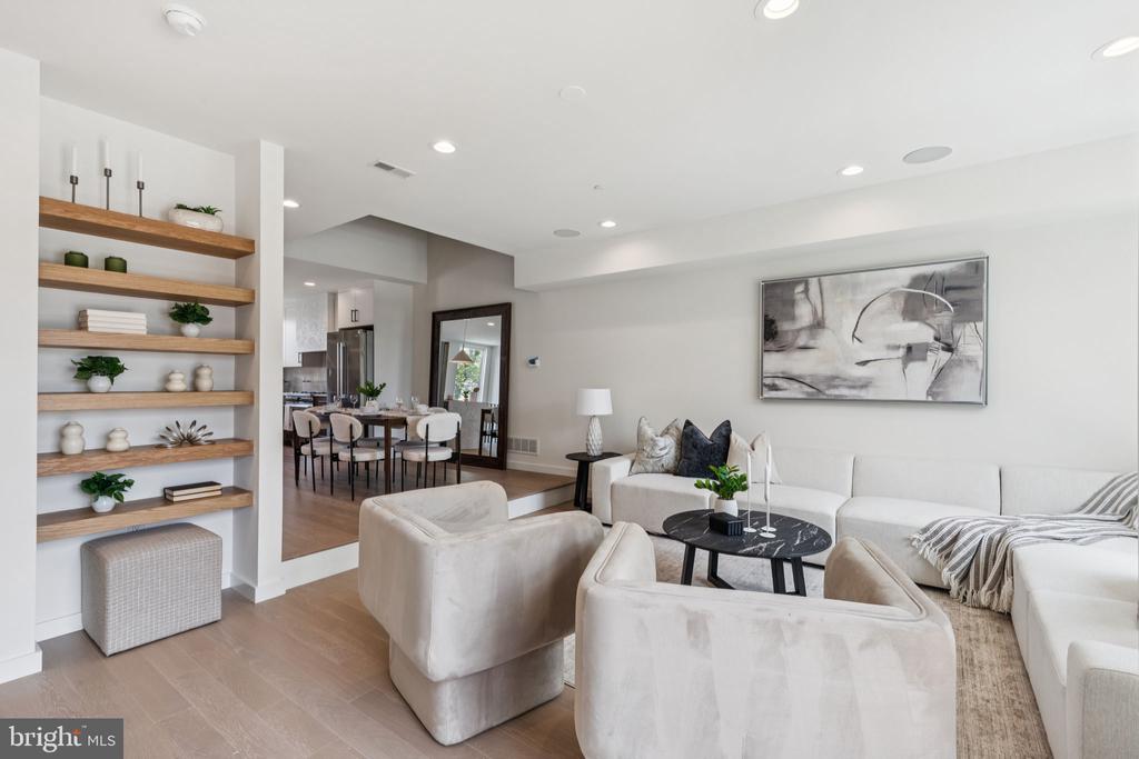 602 BRENNA WALK