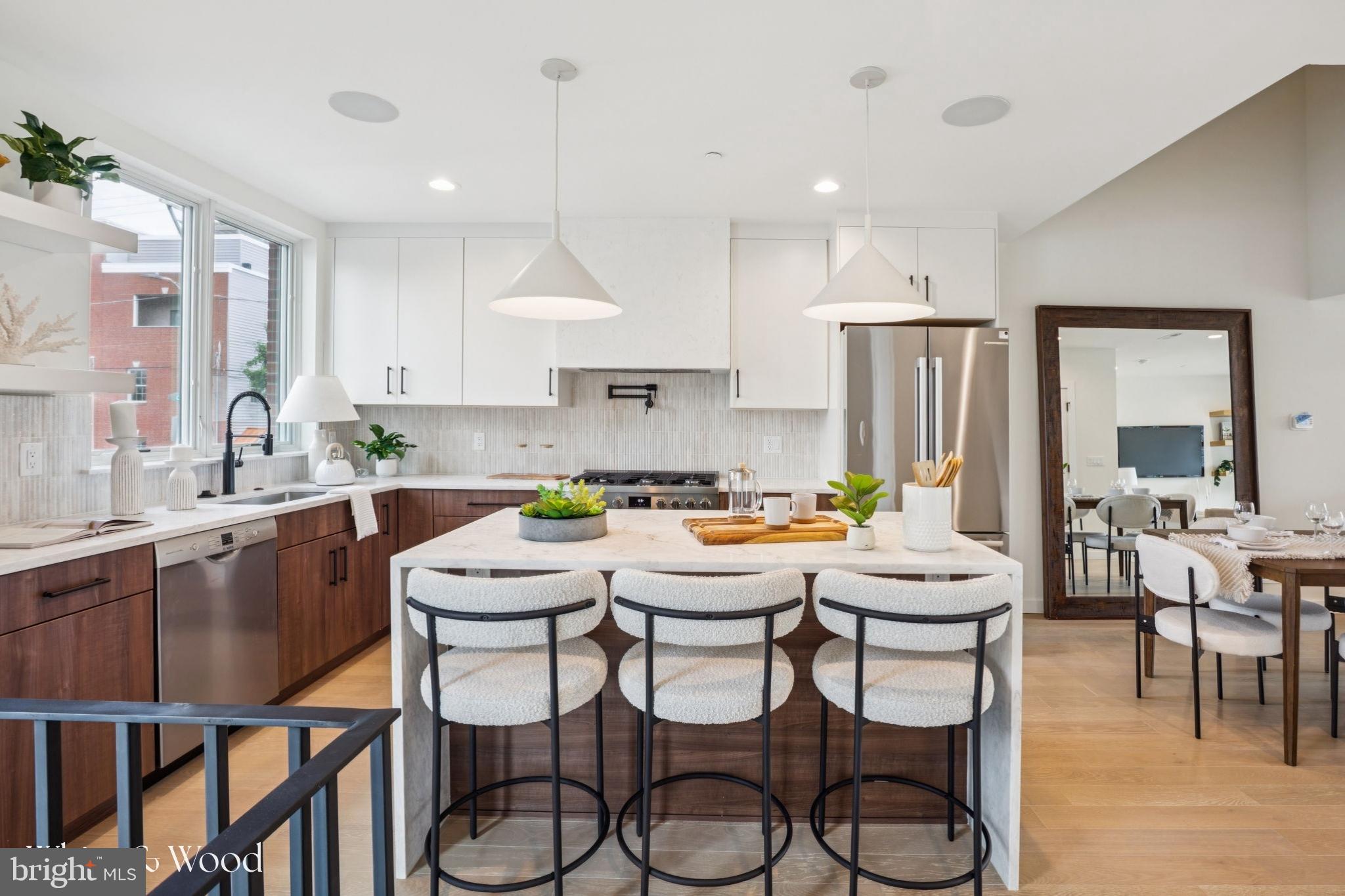612 N BRENNA WALK