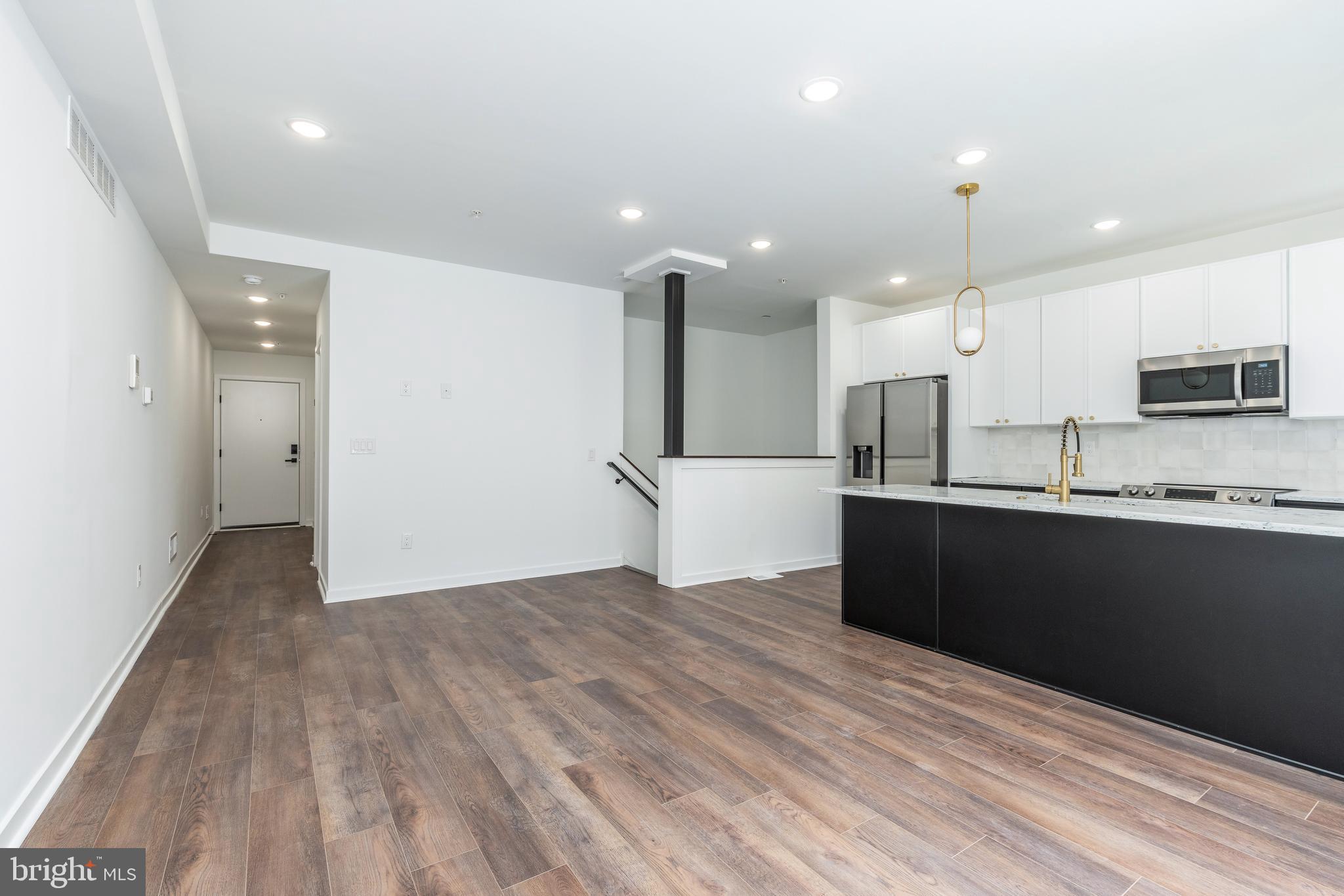 608 S AMERICAN STREET 2