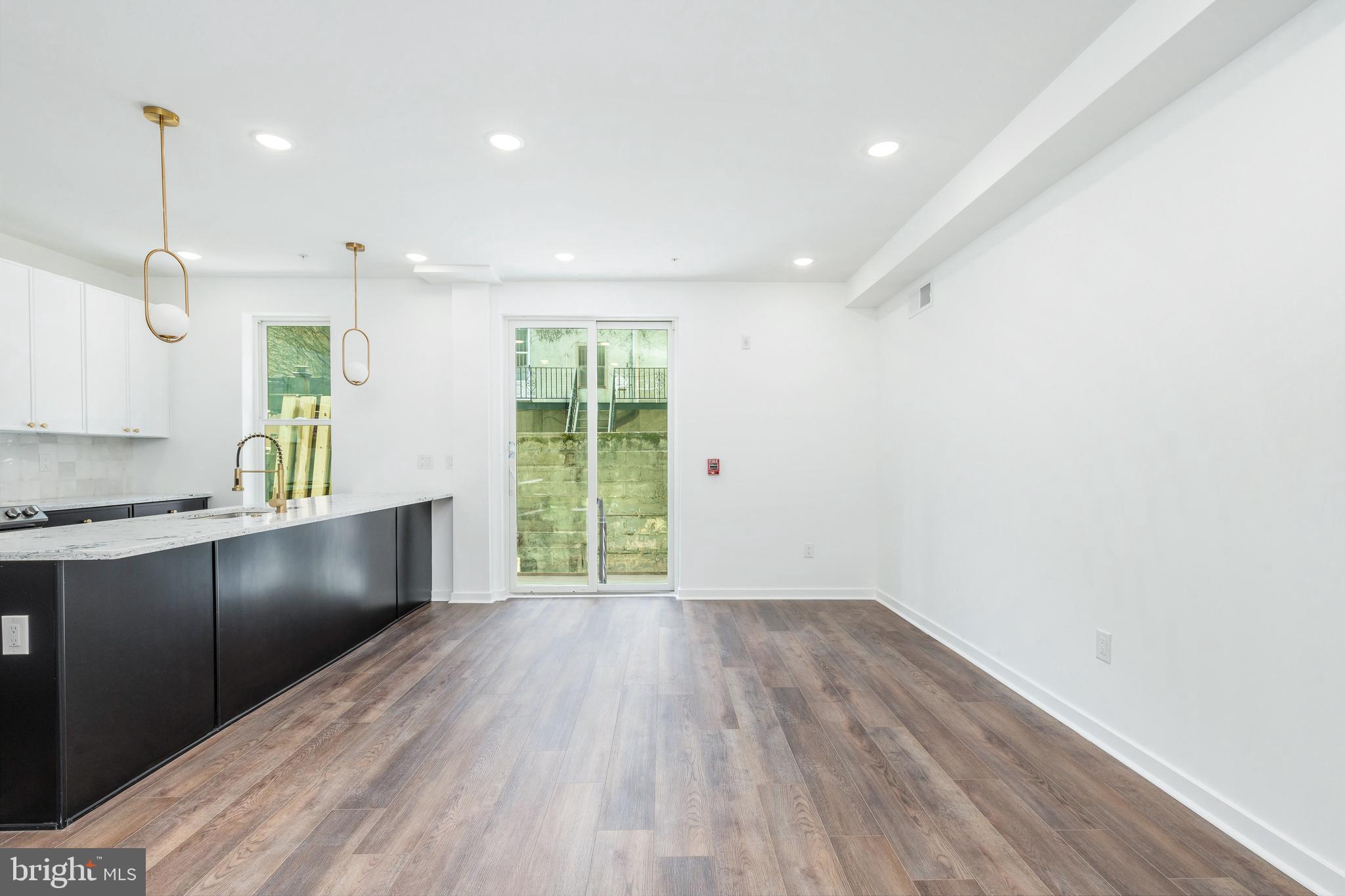 608 S AMERICAN STREET 2