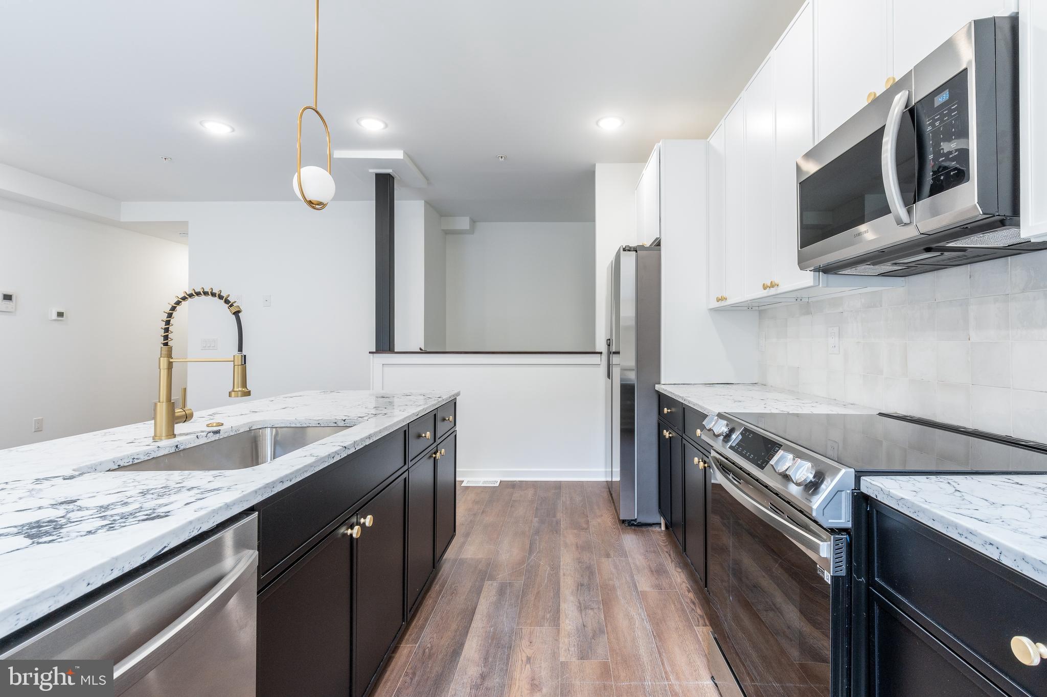 608 S AMERICAN STREET 2