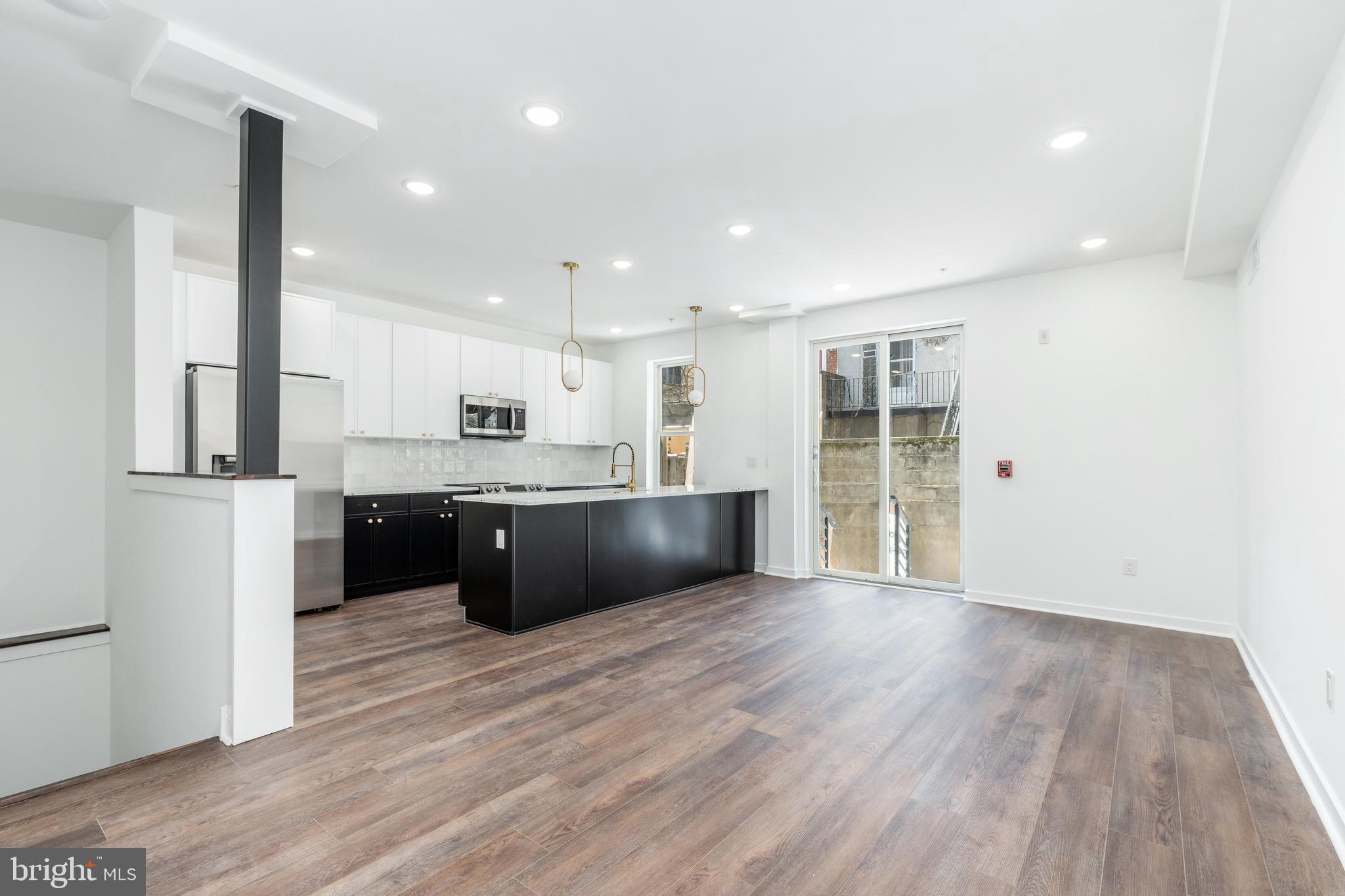 608 S AMERICAN STREET 2
