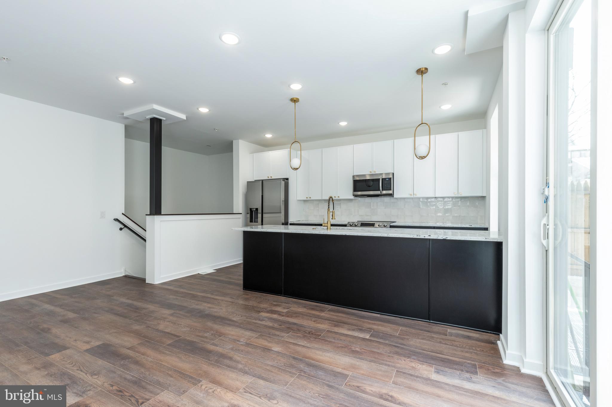 608 S AMERICAN STREET 2