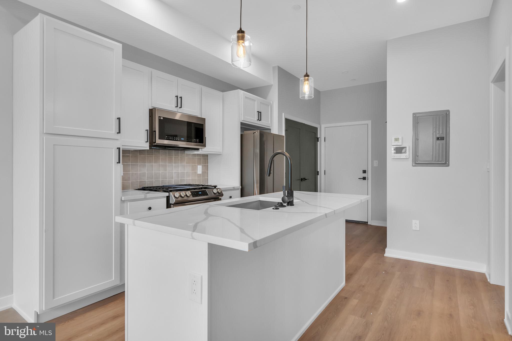 1625 W THOMPSON STREET 3