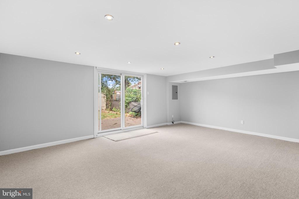 3326 ELLISTON CIRCLE