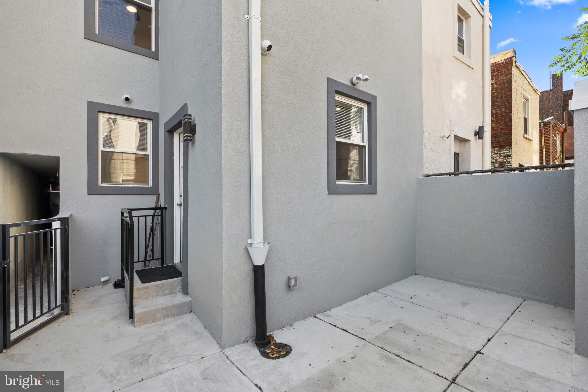 2024 N PALETHORP STREET