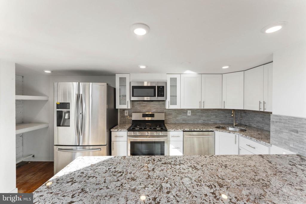700 S 10TH STREET 2F