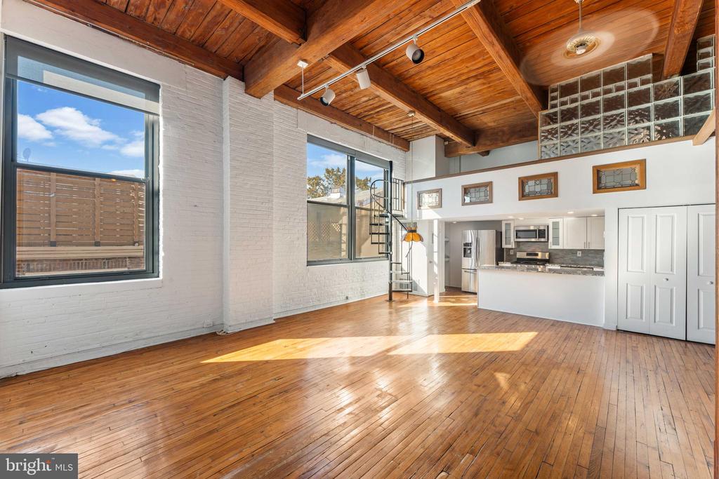 700 S 10TH STREET 2F