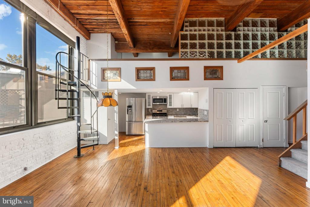 700 S 10TH STREET 2F