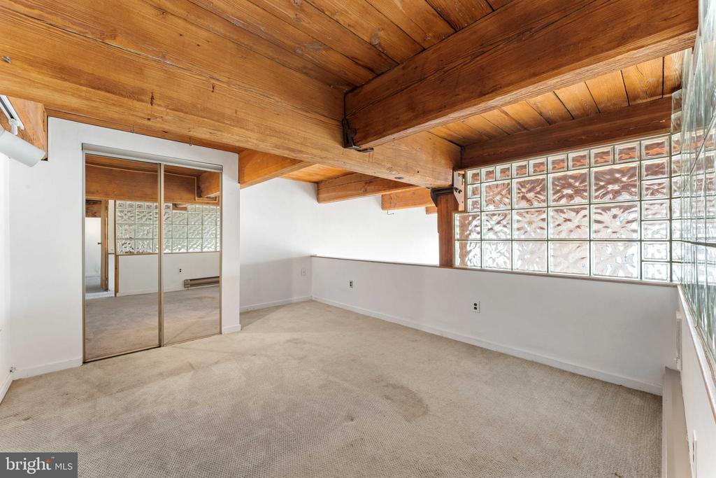 700 S 10TH STREET 2F
