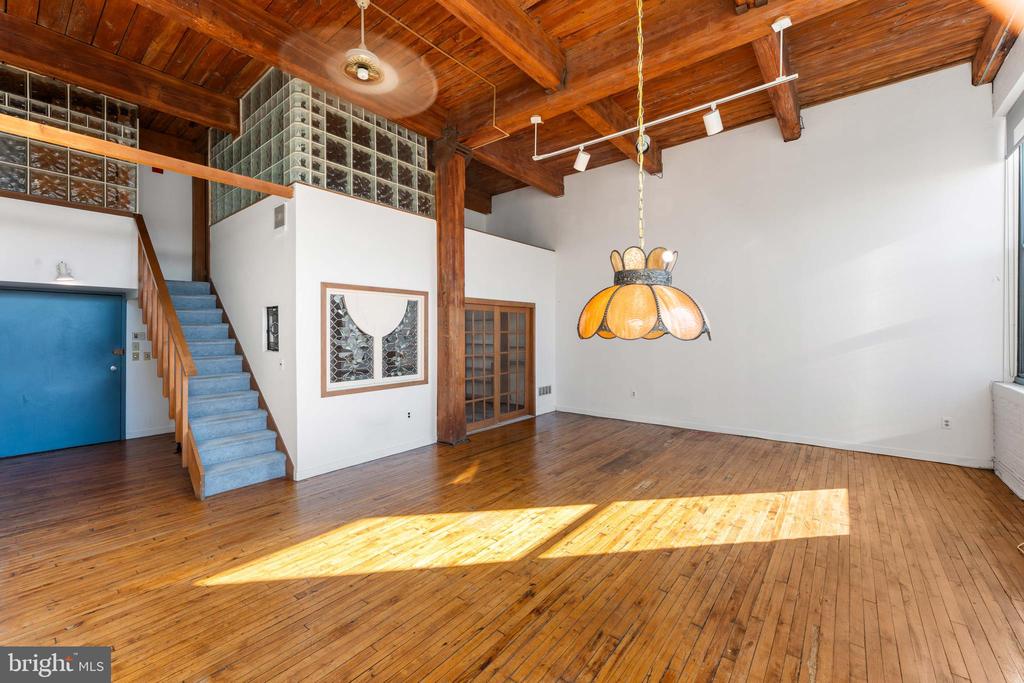 700 S 10TH STREET 2F