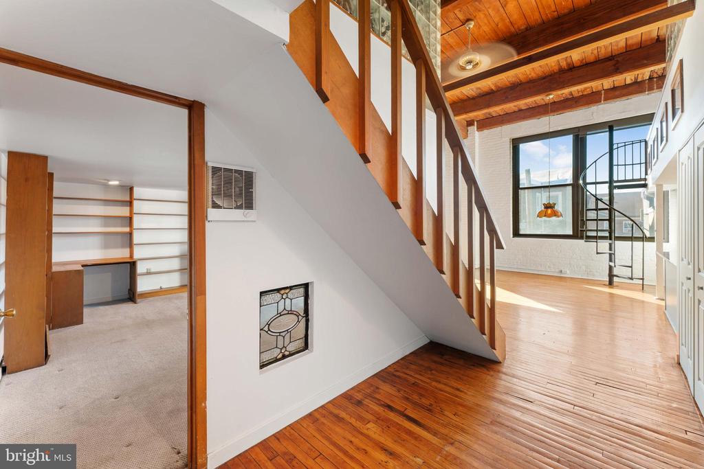 700 S 10TH STREET 2F