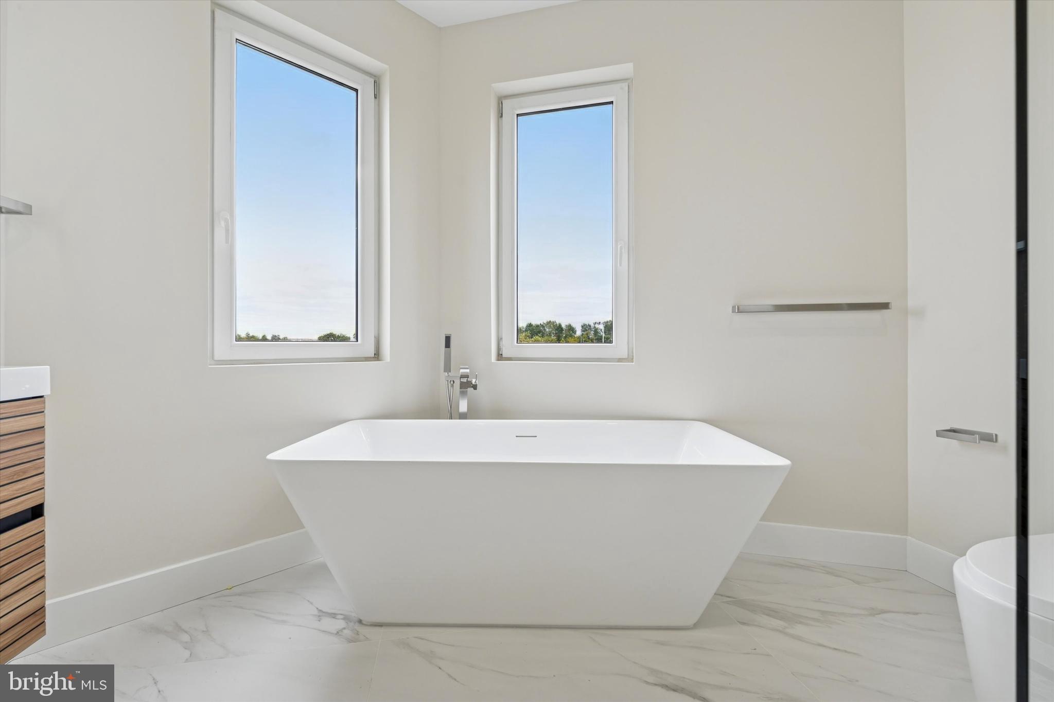 2440 E HAROLD STREET