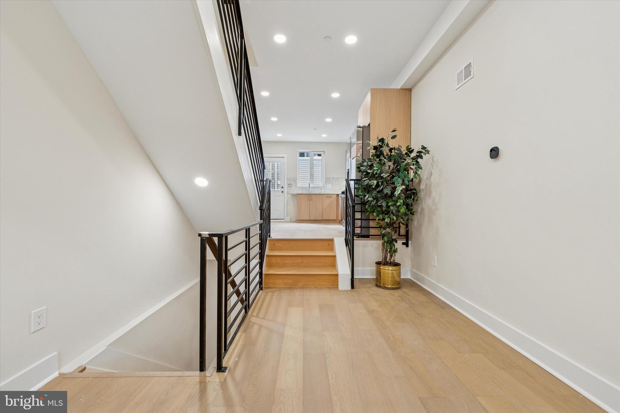 2440 E HAROLD STREET