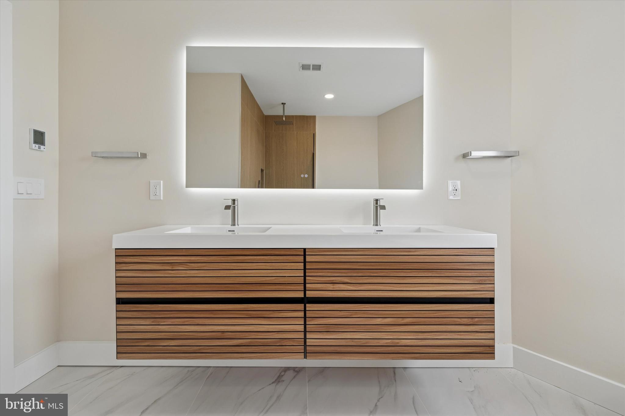 2440 E HAROLD STREET