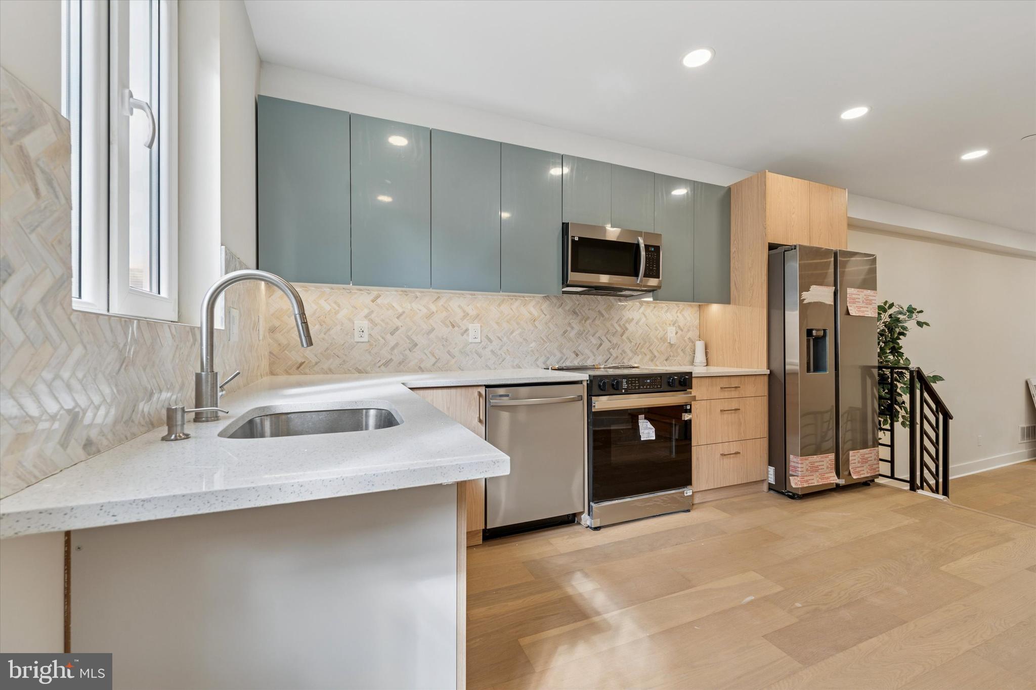 2440 E HAROLD STREET