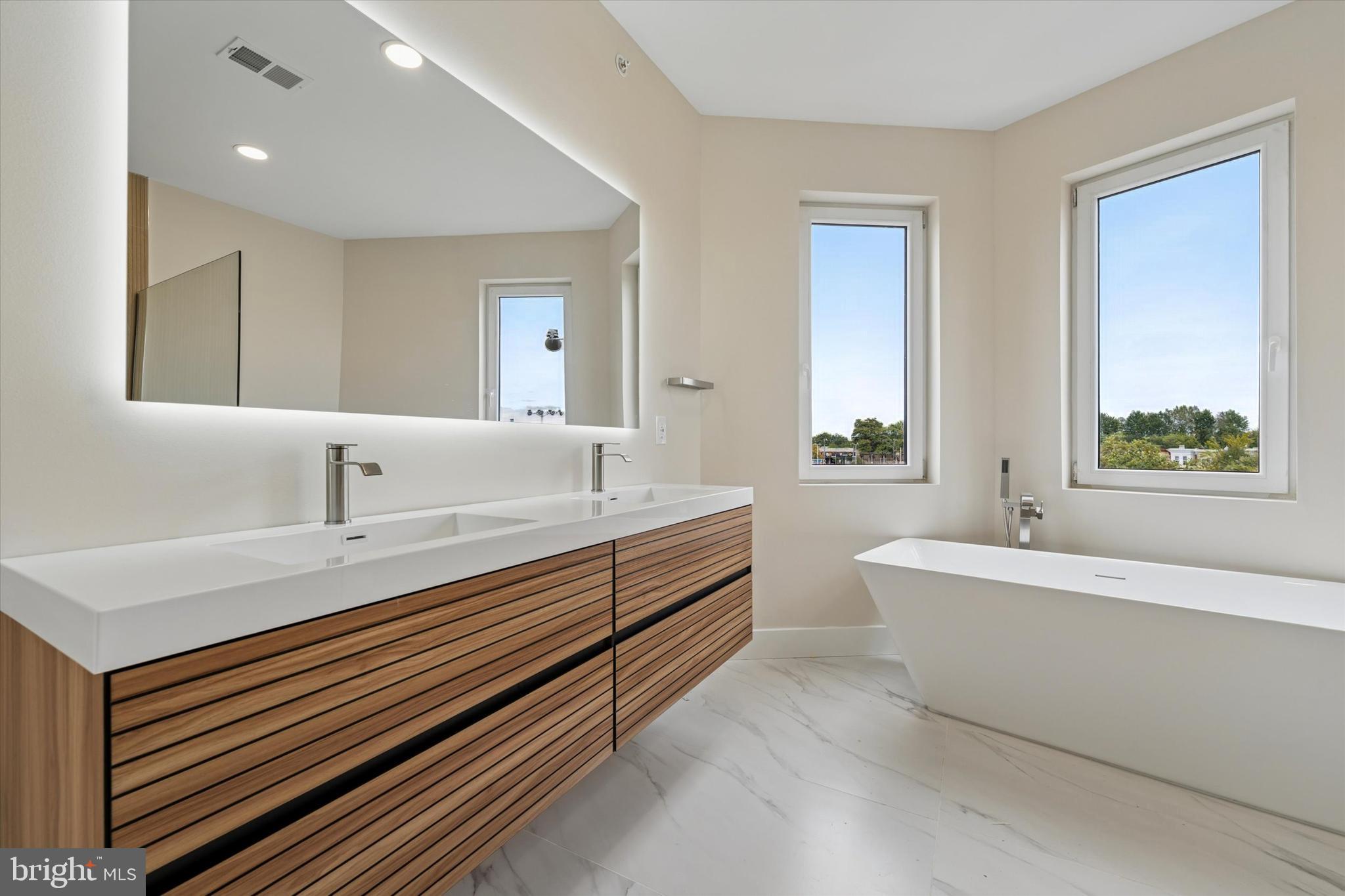 2440 E HAROLD STREET