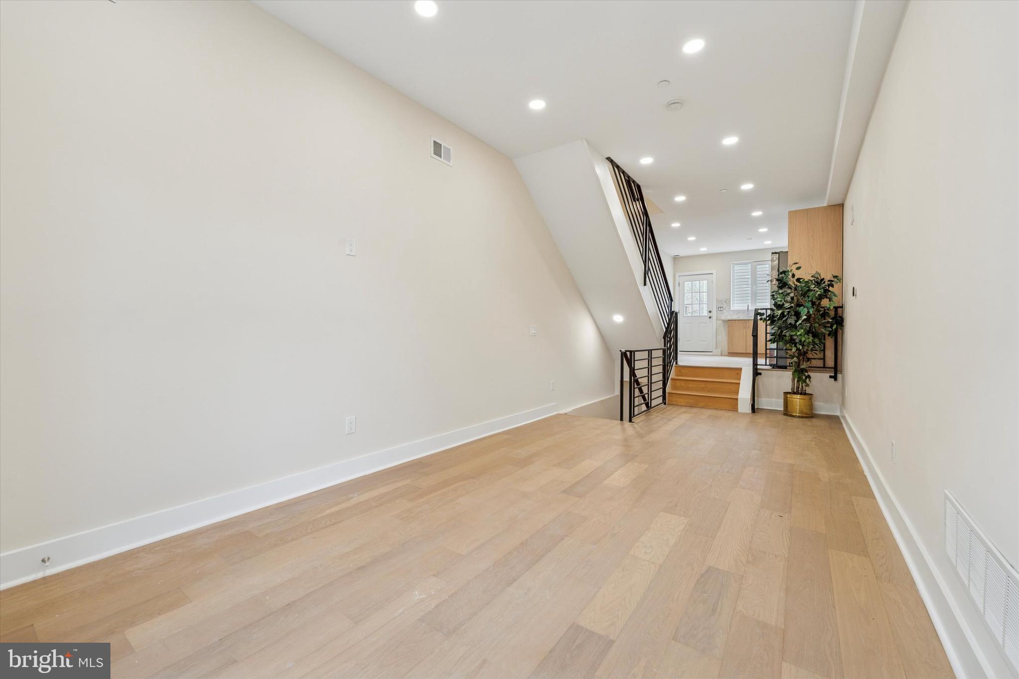 2440 E HAROLD STREET