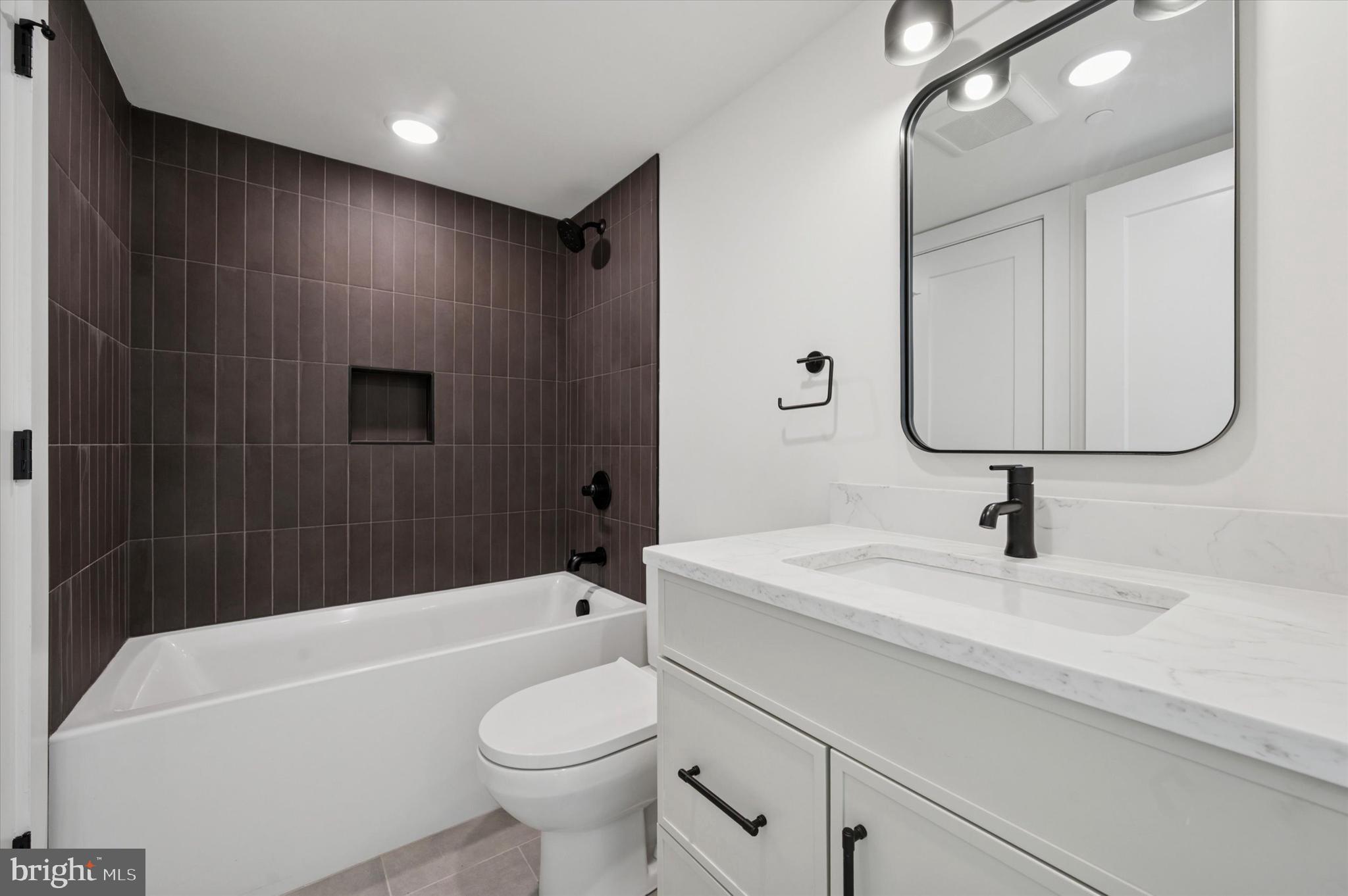 600 N BRENNA WALK