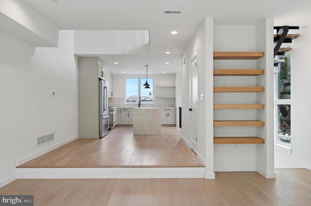 600 N BRENNA WALK