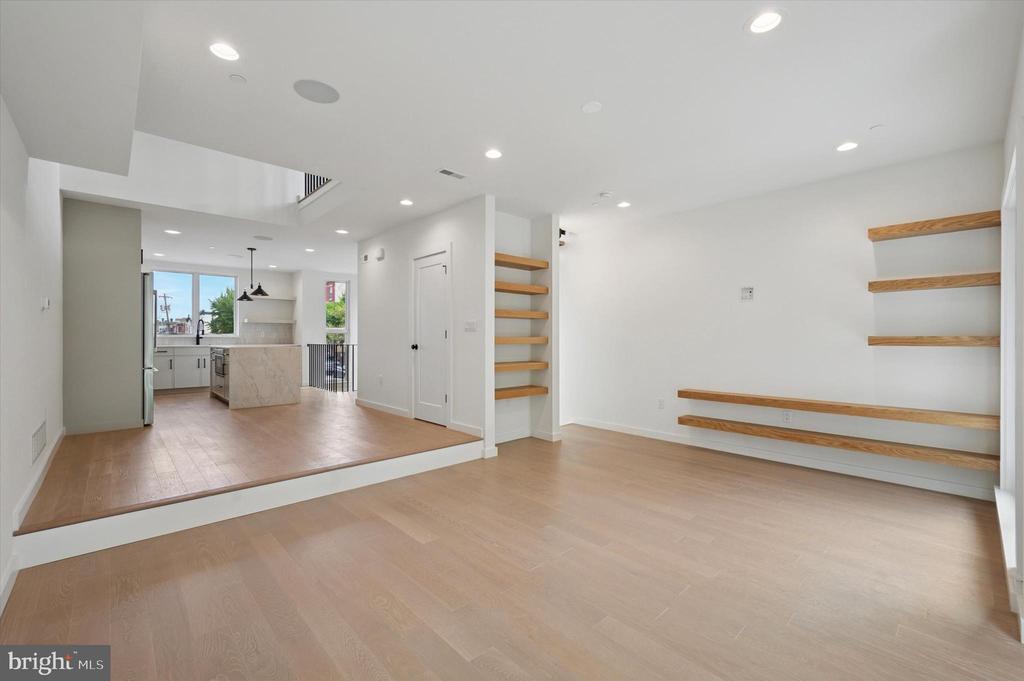 600 N BRENNA WALK
