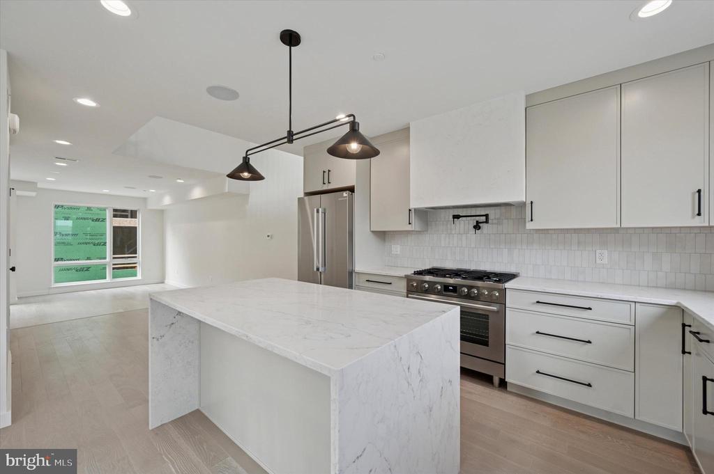 600 N BRENNA WALK